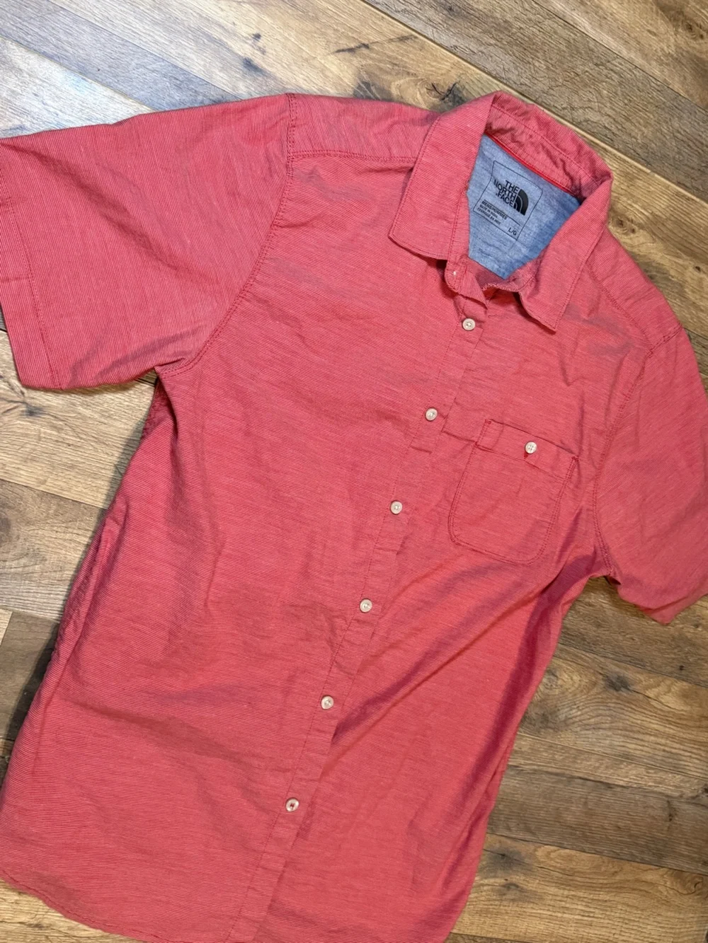 The North Face Men’s Size L Coral Red Short Sleeve Button Up Shirt